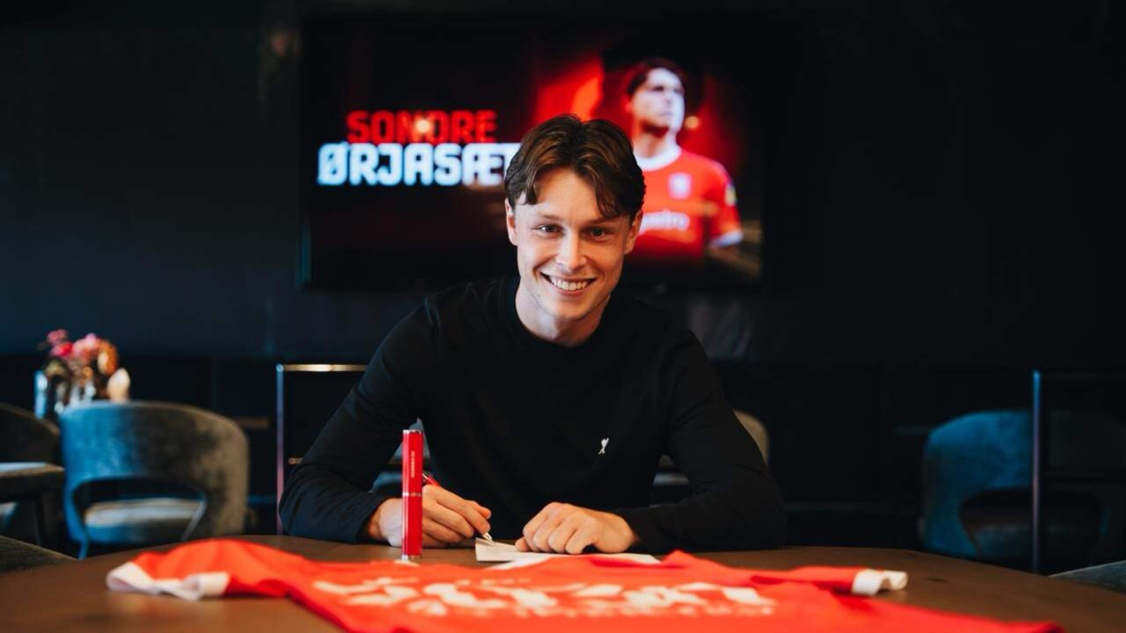LIVE Transfers | Twente heeft Ørjasæter langer aan club gebonden, Ogawa keert terug naar Japan en levert NEC nog een transfersom op